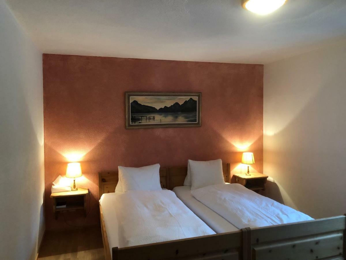 Hotel Adler Garni Zernez Quarto foto